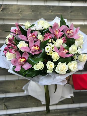 Букет цветов из: Розы и Хризантемы в Петровке