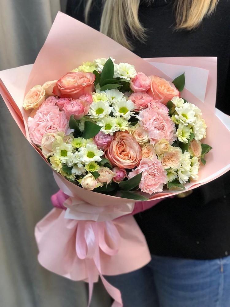 Букет цветов из: Гвоздики, Розы и Хризантемы в Петровке