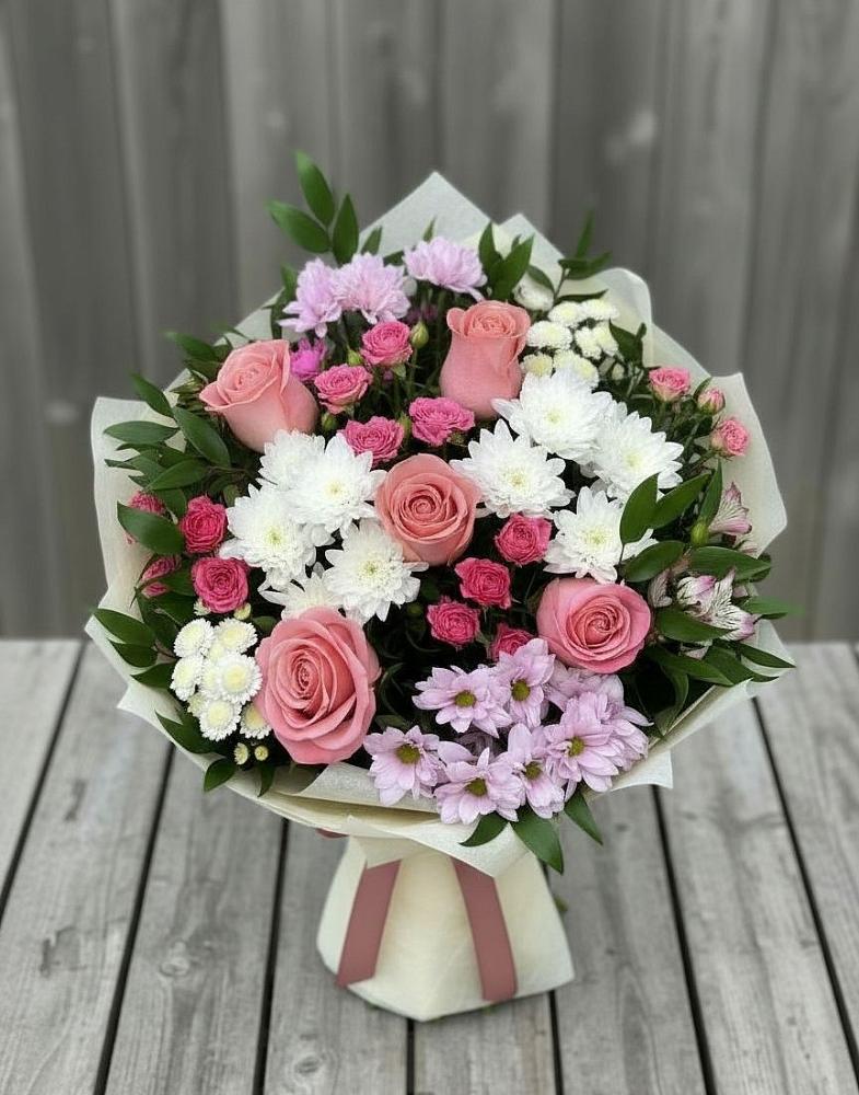 Букет цветов из: Альстромерии, Гвоздики, Розы и Хризантемы в Петровке