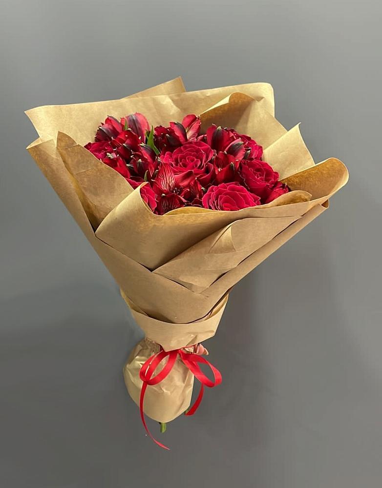 Букет цветов из: Альстромерии и Розы в Петровке