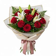Букет цветов из:  Лилии и Розы в Петровке