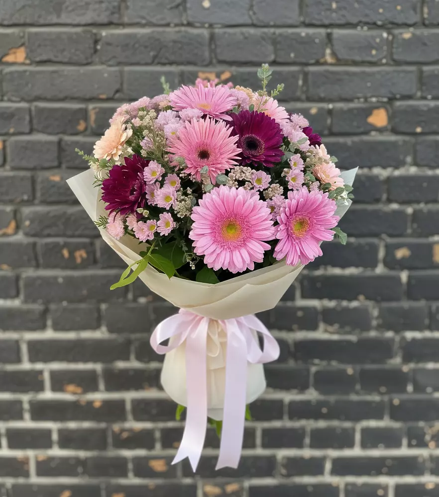 Букет цветов из: Герберы и Хризантемы в Петровке