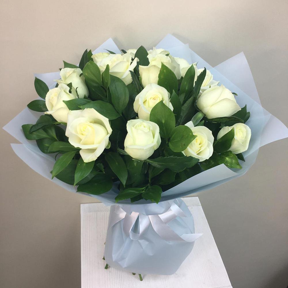 Букет 15 Белых роз Проуд в Петровке