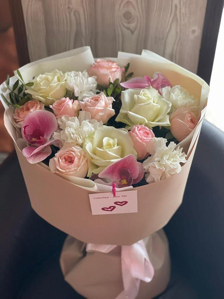 Букет цветов из: Орхидеи, Розы и Гвоздики в Петровке