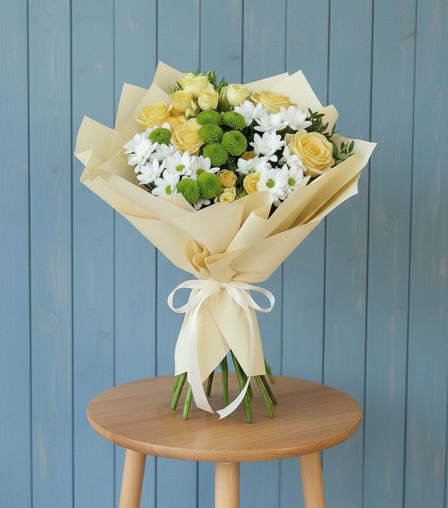 Букет цветов из: Хризантемы и Розы в Петровке