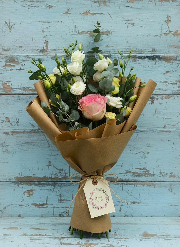 Букет цветов из: Розы и Лизиантусы в Петровке