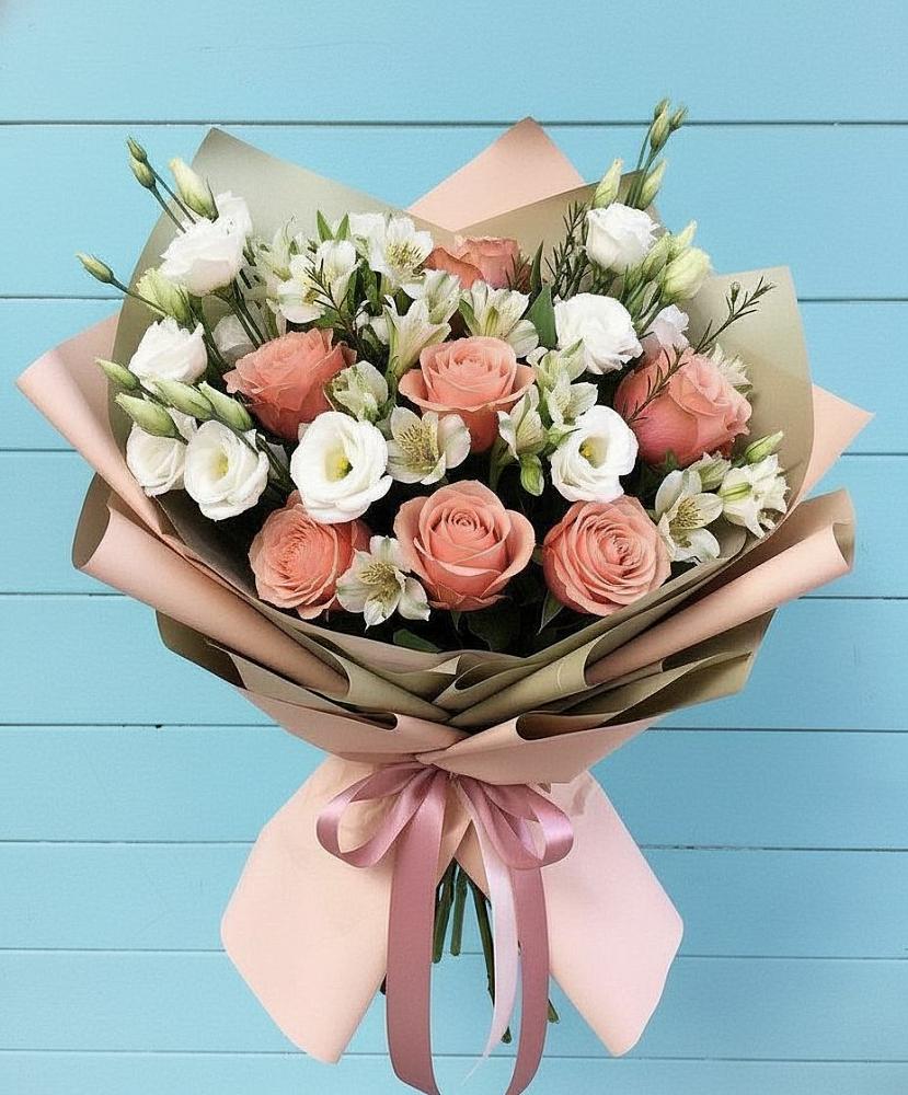 Букет цветов из: Розы, Альстромерии и Лизиантусы в Петровке