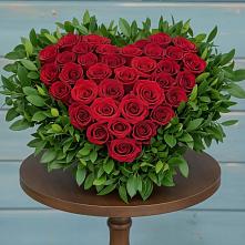 Цветочная композиция из Розы в виде сердца в Петровке