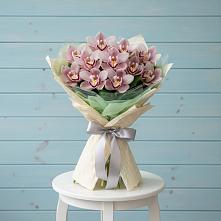 Букет цветов из:  Орхидеи и Розы в Петровке