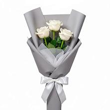 Букет 3 белые розы в Петровке