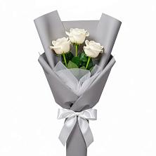 Букет 3 белые розы в Петровке