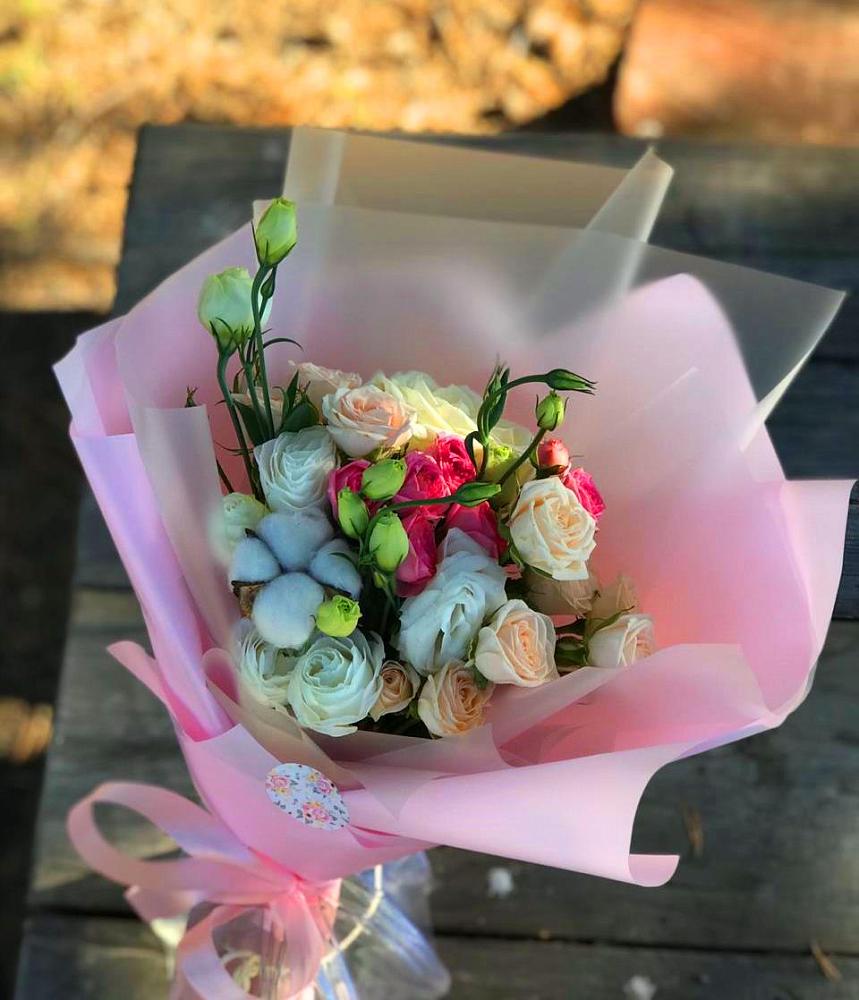 Букет цветов из: Розы и Лизиантусы в Петровке