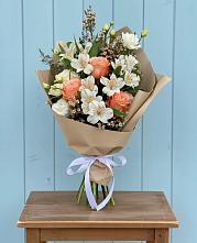 Букет цветов из:  Альстромерии, Лизиантусы, Розы и Хризантемы #REPLACE_PRED# Петровке