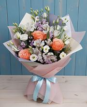 Букет цветов из:  Лизиантусы, Розы, Альстромерии и Гипсофила в Петровке