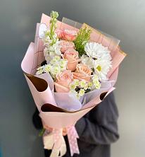 Букет цветов из:  Хризантемы и Розы в Петровке