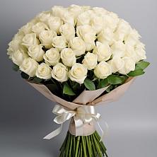 Букет 101 беля роза Белоснежка в Петровке