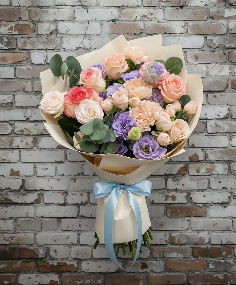 Букет цветов из: Розы, Лизиантусы и Гвоздики в Петровке