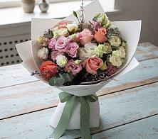 Букет цветов из:  Розы, Лизиантусы и Гвоздики в Петровке