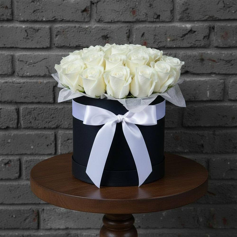 Цветочная композиция из Розы в шляпной коробке в Петровке