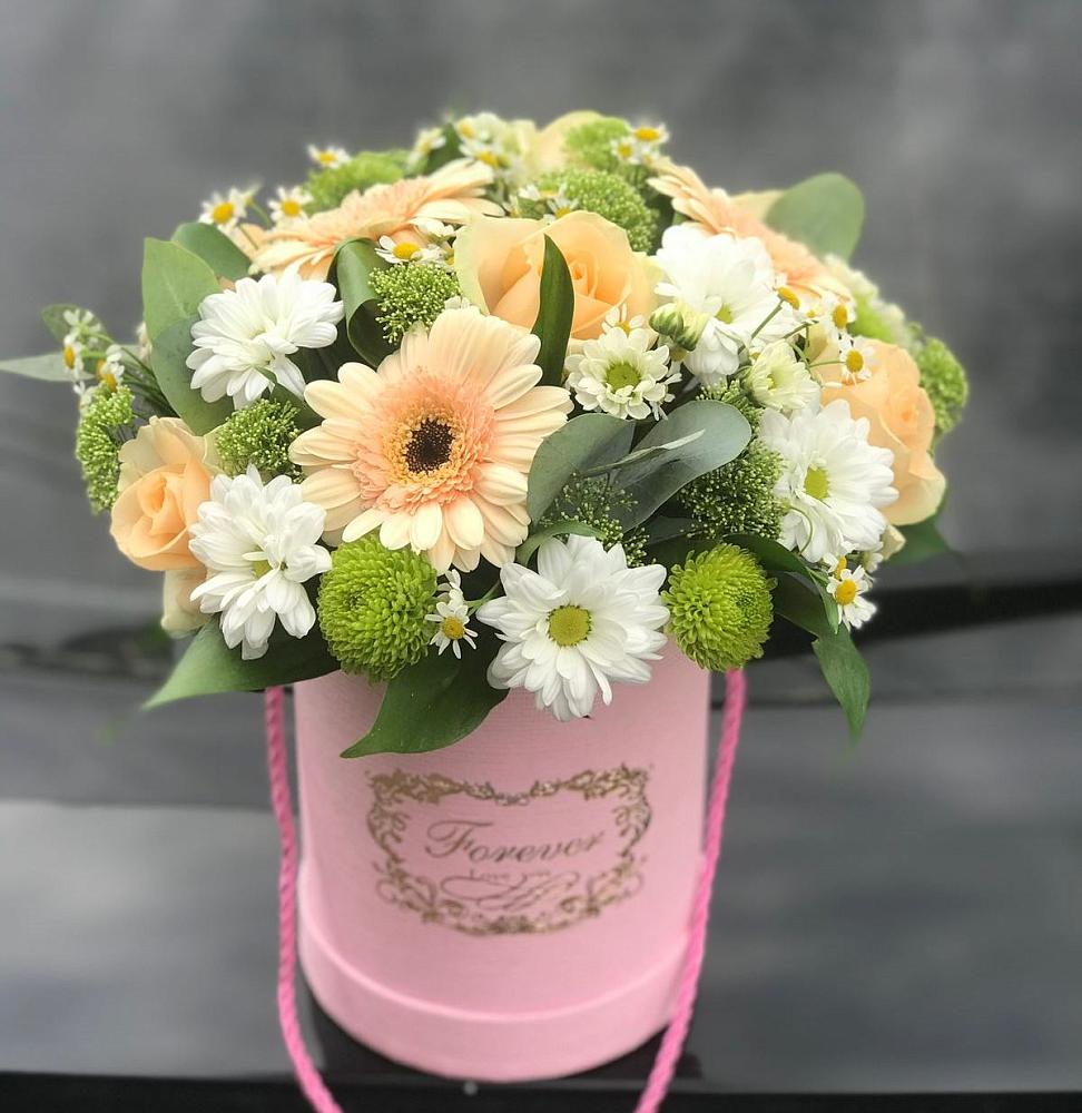 Цветочная композиция из Розы, Герберы и Хризантемы в шляпной коробке в Петровке