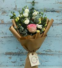 Букет цветов из:  Розы и Лизиантусы в Петровке