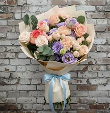 Букет цветов из:  Розы, Лизиантусы и Гвоздики в Петровке