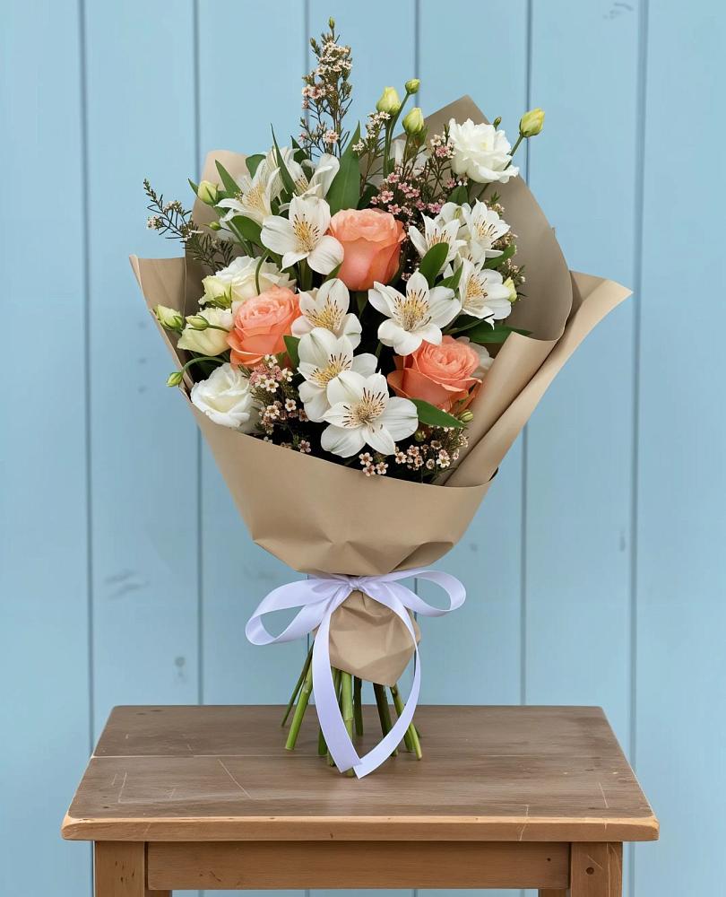 Букет цветов из: Альстромерии, Лизиантусы, Розы и Хризантемы в Петровке