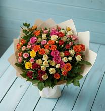 Букет Микс из разноцветных кустовых роз в Петровке