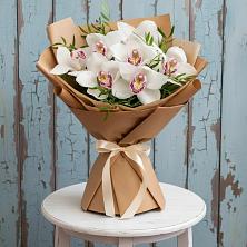 Букет цветов из:  Орхидеи и Розы в Петровке